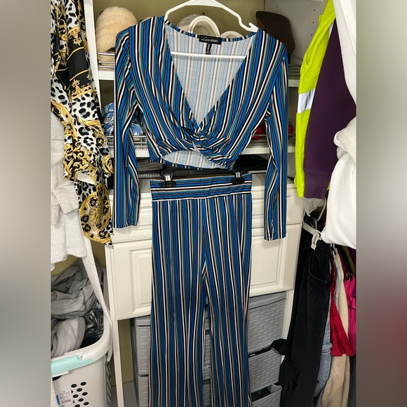 Size: Small - Picture 1 of 1